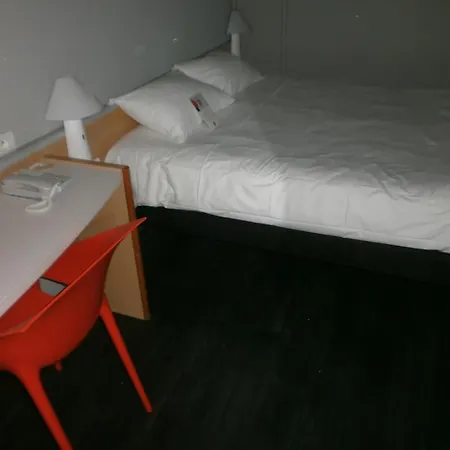Hotel Ibis La Rochelle Centre Historique 3*