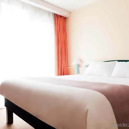 Ibis La Rochelle Centre Historique Hotel 3*