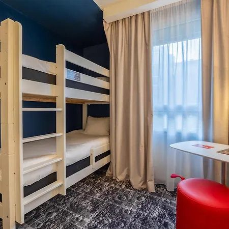 Hotel Ibis La Rochelle Centre Historique 3*