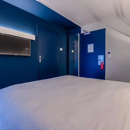 Ibis Centre Historique לה רושל