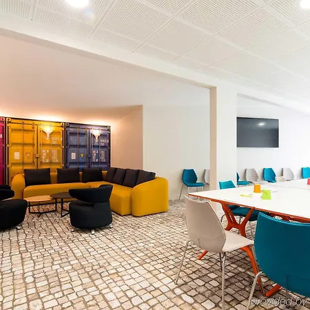 Hotel Ibis La Rochelle Centre Historique 3*