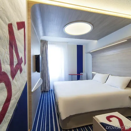Ibis La Rochelle Centre Historique Hotel