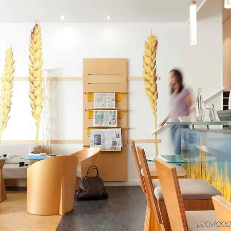 Ibis La Rochelle Centre Historique Hotel 3*