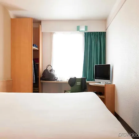 Ibis La Rochelle Centre Historique Hotel 3*